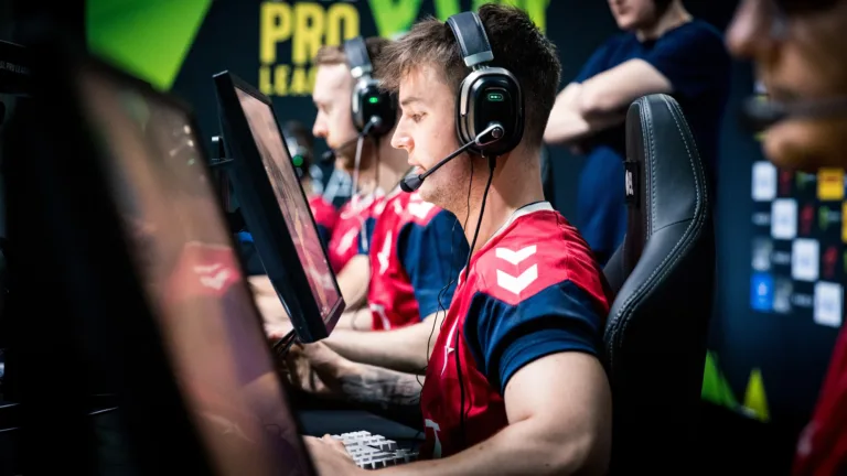 Return of the King: dev1ce roars to life in IEM Dallas groups with incredible kill tally