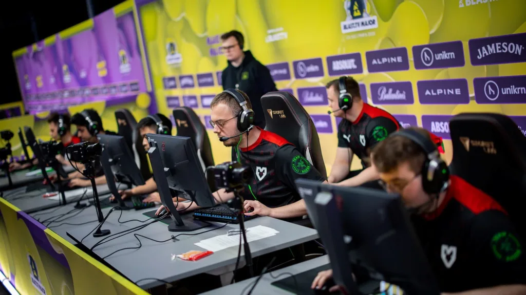 MOUZ and Fnatic reportedly chasing star AWPer ahead of CS2 launch