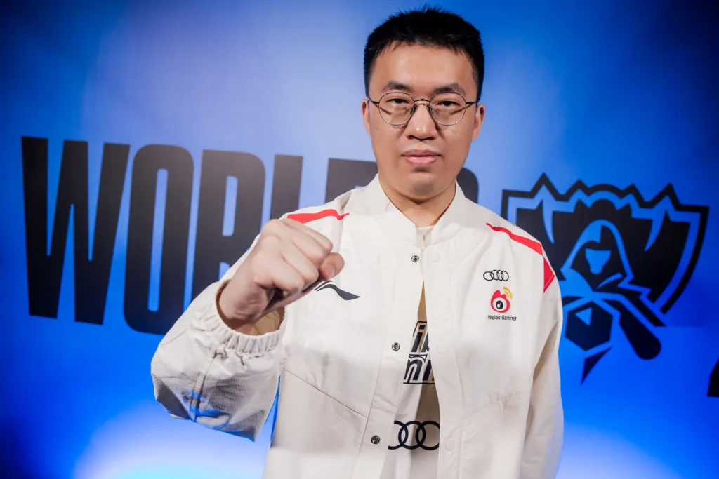 Xiaohu’s unorthodox Ahri build may have cost Weibo big at Worlds 2023